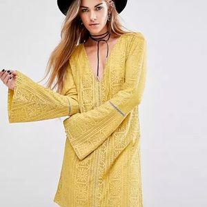 Lira lace dress with low back